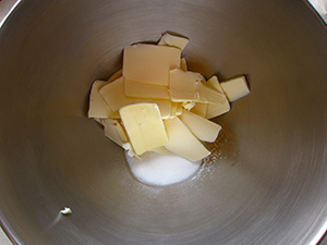 Paso a paso: batir la mantequilla, la sal y el azúcar