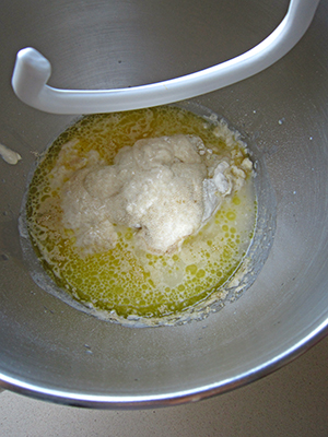 Paso a paso: mezclar los ingredientes de la masa blanca