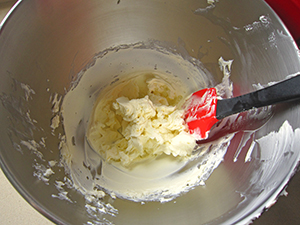 Paso a paso: mezclar el mascarpone y el azúcar
