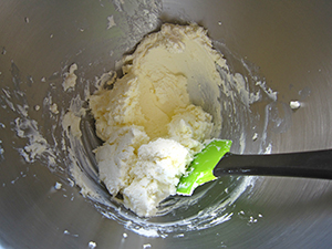 Paso a paso: mezclar el mascarpone y el azúcar